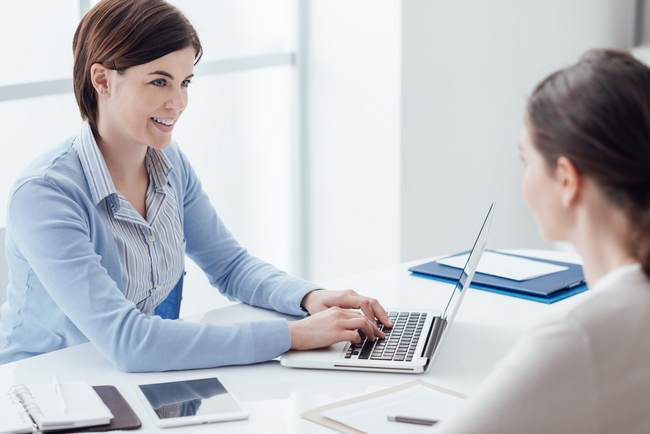 découvrez comment devenir conseiller en insertion professionnelle grâce à la formation continue et développez votre carrière dans l'accompagnement vers l'emploi.