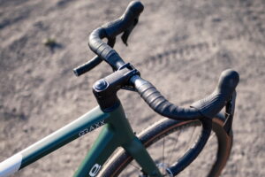 découvrez comment choisir la potence idéale pour votre vélo de route afin d'optimiser confort et performance lors de vos sorties.