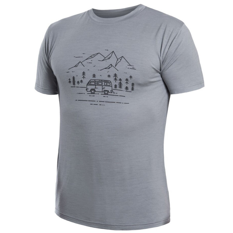 découvrez comment choisir le t-shirt mérinos idéal pour vos activités outdoor, alliant confort, respirabilité et performance en pleine nature.