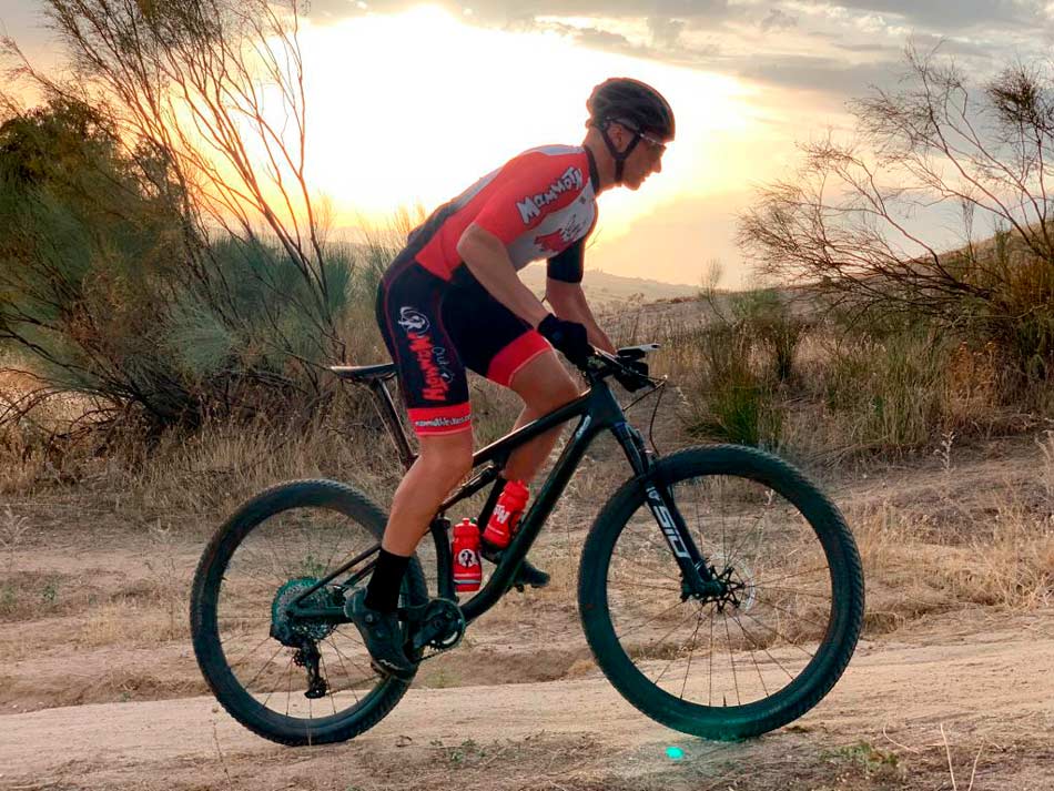 découvrez les avantages du vélo tout suspendu vtt : confort, performance et maîtrise sur tous les terrains pour une expérience de ride optimale.