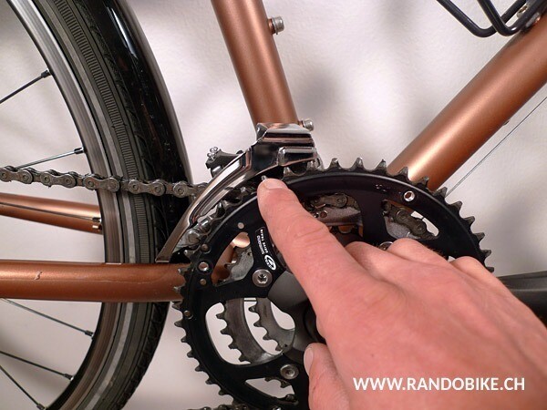 apprenez à régler facilement votre dérailleur avant pour des changements de vitesse fluides et précis. guide étape par étape pour optimiser les performances de votre vélo.